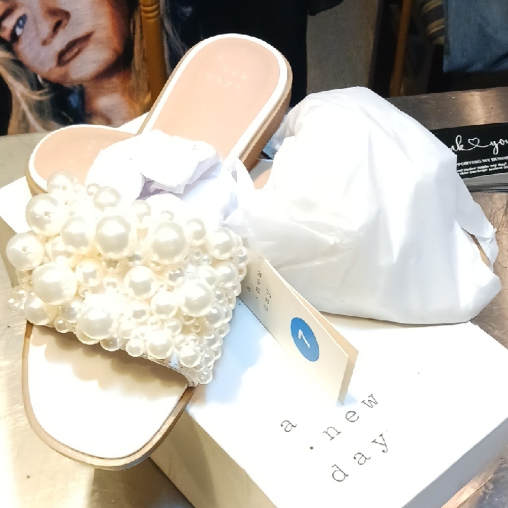 🏈 A New Day Pearl Embellished Sandals - Cream